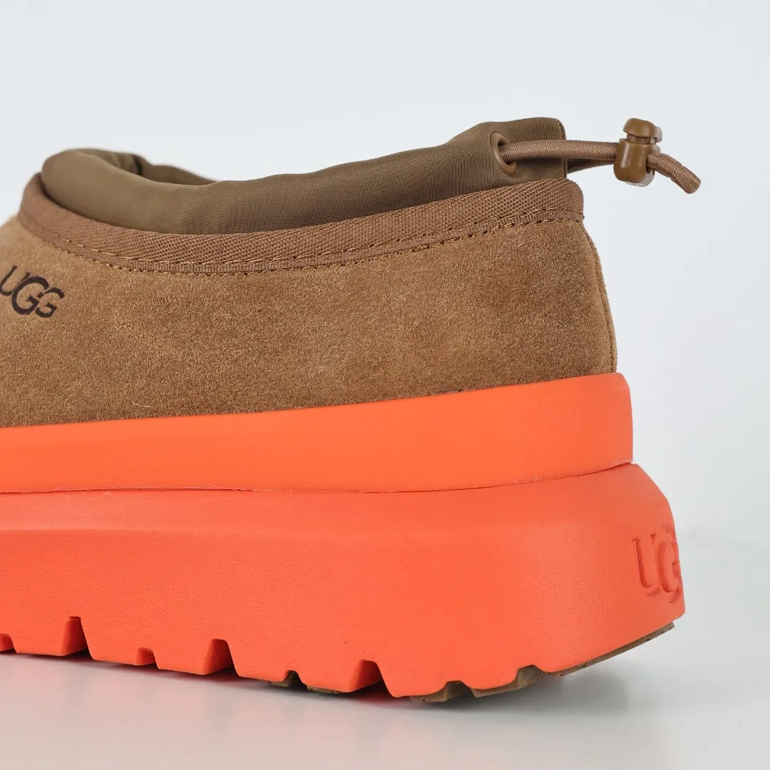 Pick up locally 💰620 Core recommendation Good price Cashmere insoles are a very suitable choice for keeping warm in winter and at home. In the new year, uug launched a series of styles, which are partial to the preferences of young consumers and have also moved to the forefront of fashion trends. Shoe body material Water-repellent coated suede upper 17mm UGGPURE™ implanted wool insole Lightweight non-slip comfortable rubber outsole With brand LOGO Trademark Comes with a full set of packaging Size: 35 36 37 38 39 40 41 42 43 44